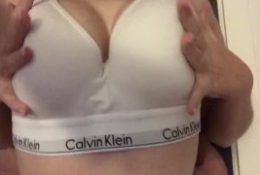 Geile Freundin in Calvin Klein Unterwäsche